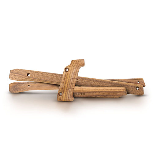 Transforme ton MDT XRS avec ce kit en noyer, alliant esthétique traditionnelle et rigidité, tout en gardant la fonctionnalité de ton système de châssis.